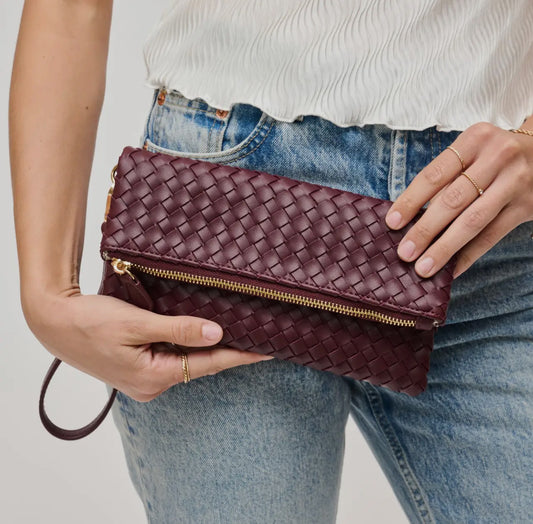 AMANDA WRISLET CLUTCH
