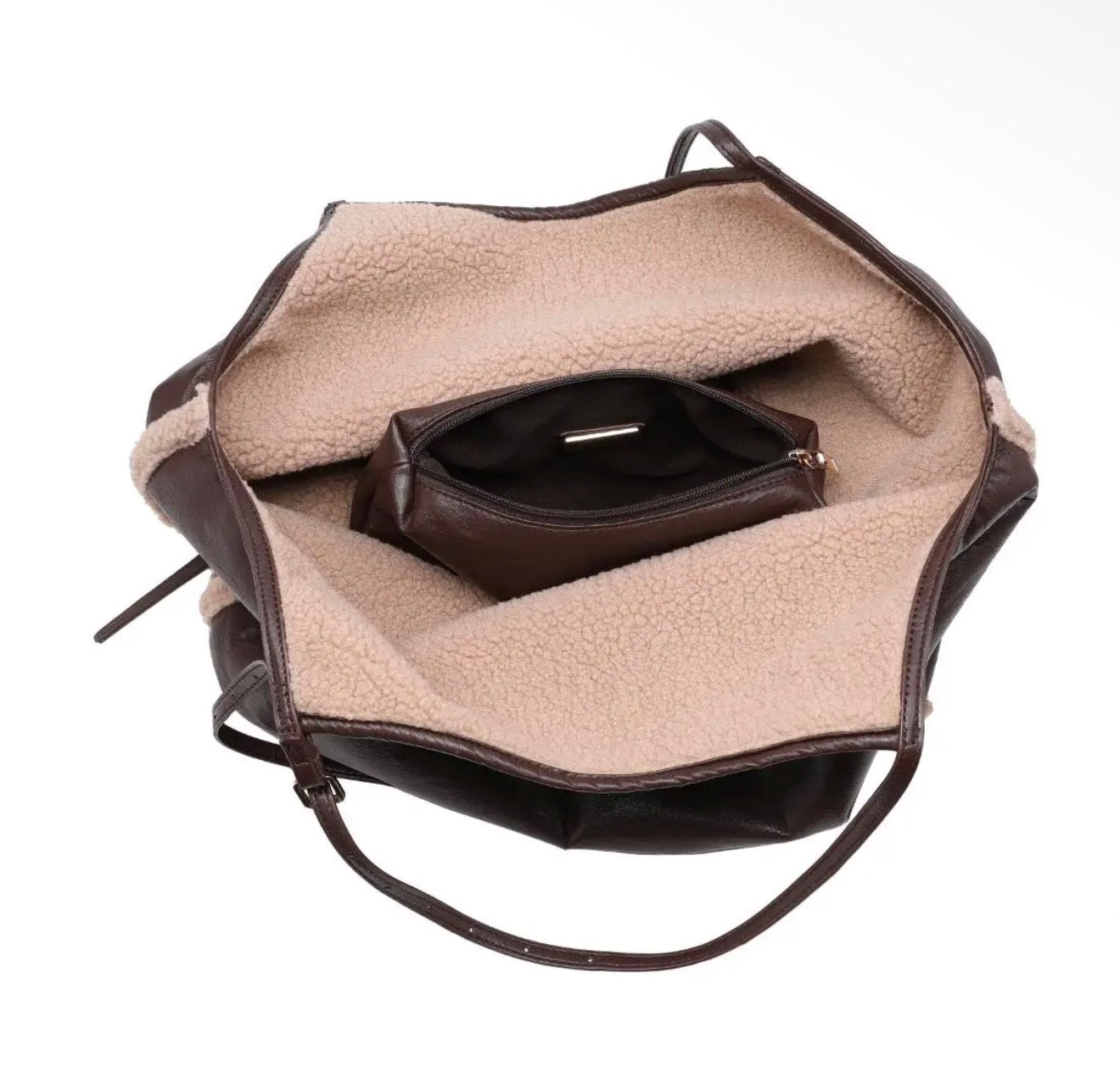 B.B TOTE