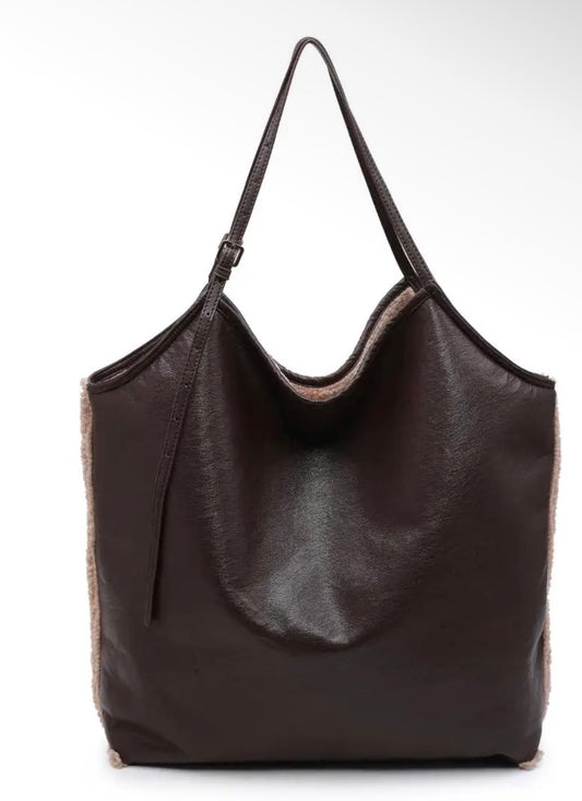 B.B TOTE